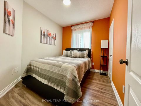 Photo 15 at 66 Canyon Gate Crescent, Rural Vaughan, Vaughan