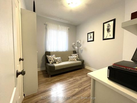 Photo 16 at 66 Canyon Gate Crescent, Rural Vaughan, Vaughan