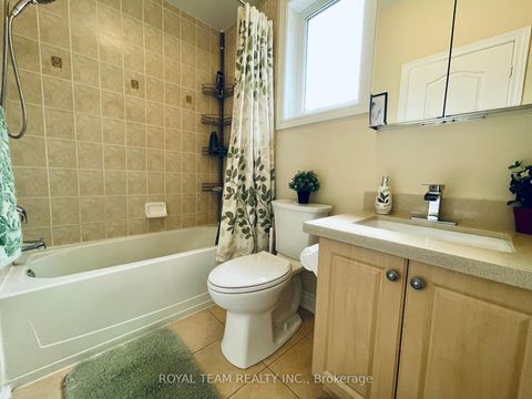 Photo 18 at 66 Canyon Gate Crescent, Rural Vaughan, Vaughan