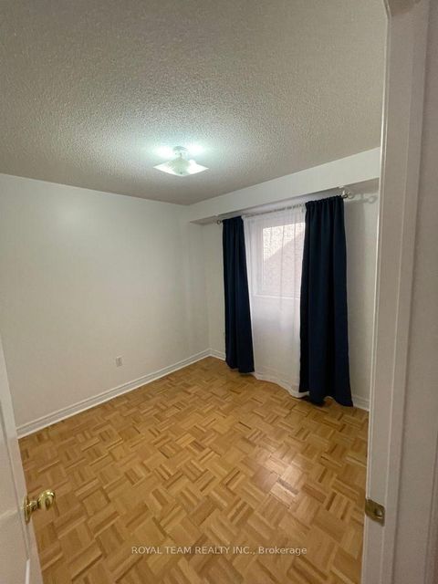 Photo 24 at 66 Canyon Gate Crescent, Rural Vaughan, Vaughan