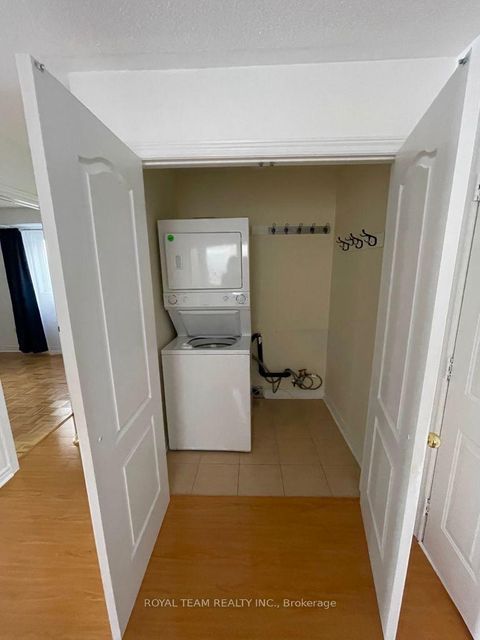 Photo 25 at 66 Canyon Gate Crescent, Rural Vaughan, Vaughan