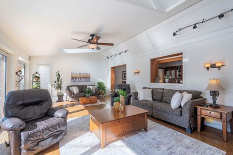 Photo 9 at 41 Hamptonbrook Drive, Richview, Toronto