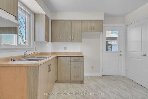 Photo 12 at 79 Christie Crescent, Letitia Heights, Barrie