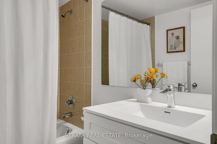 Photo 13 at 629 - 1029 King Street W, Niagara, Toronto