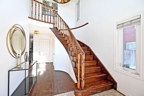 Photo 7 at 34 Pandora Court, Devonsleigh, Richmond Hill