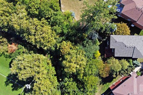 Photo 45 at 34 Pandora Court, Devonsleigh, Richmond Hill