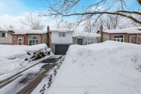 Photo 1 at 207 Burns Circle, Northwest, Barrie