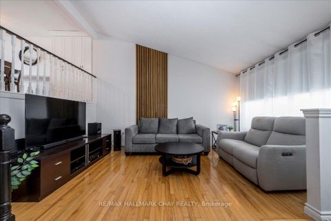 Photo 2 at 207 Burns Circle, Northwest, Barrie