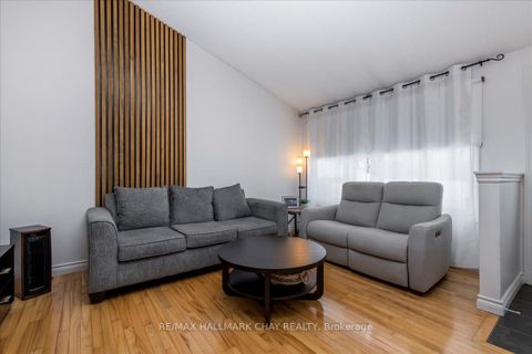 Photo 3 at 207 Burns Circle, Northwest, Barrie