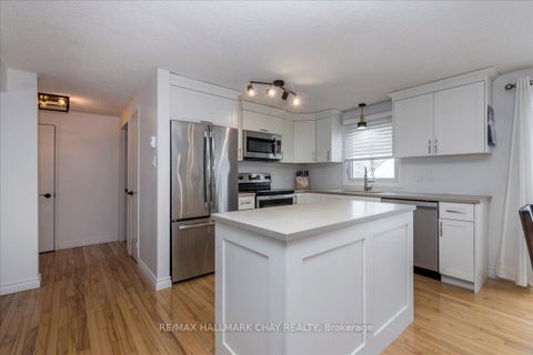 Photo 4 at 207 Burns Circle, Northwest, Barrie