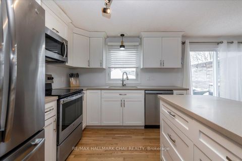 Photo 6 at 207 Burns Circle, Northwest, Barrie