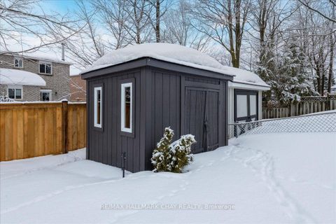 Photo 18 at 207 Burns Circle, Northwest, Barrie