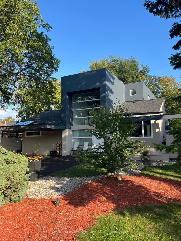 Photo 2 at 90 Berkinshaw Crescent, Don Mills, Toronto