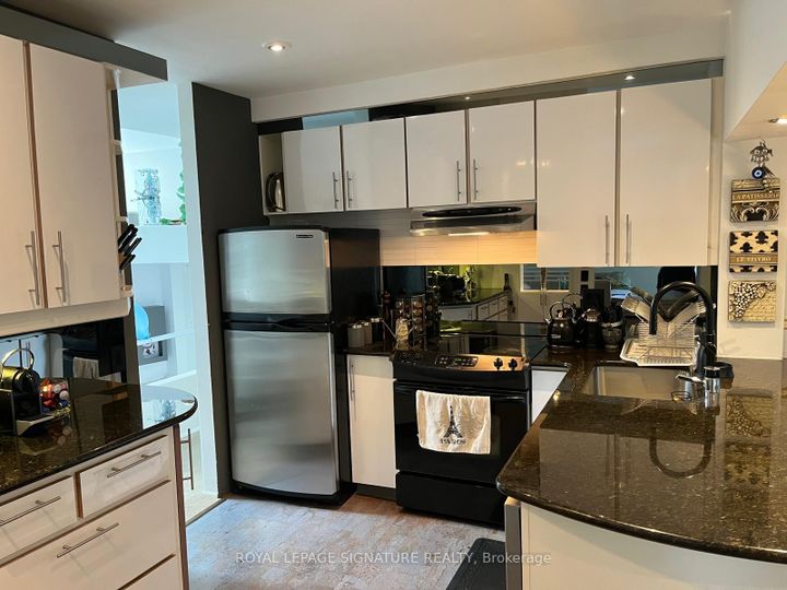 Photo 11 at 90 Berkinshaw Crescent, Don Mills, Toronto