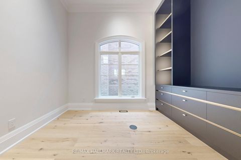 Photo 13 at 152 Olde Bayview Avenue, Oak Ridges Lake Wilcox, Richmond Hill