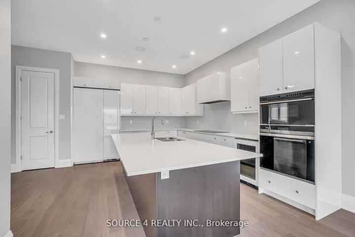 Photo 9 at 522 Kleinburg Summit Way, Kleinburg, Vaughan