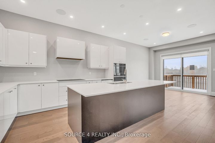 Photo 11 at 522 Kleinburg Summit Way, Kleinburg, Vaughan