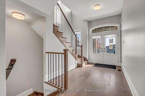 Photo 2 at 522 Kleinburg Summit Way, Kleinburg, Vaughan