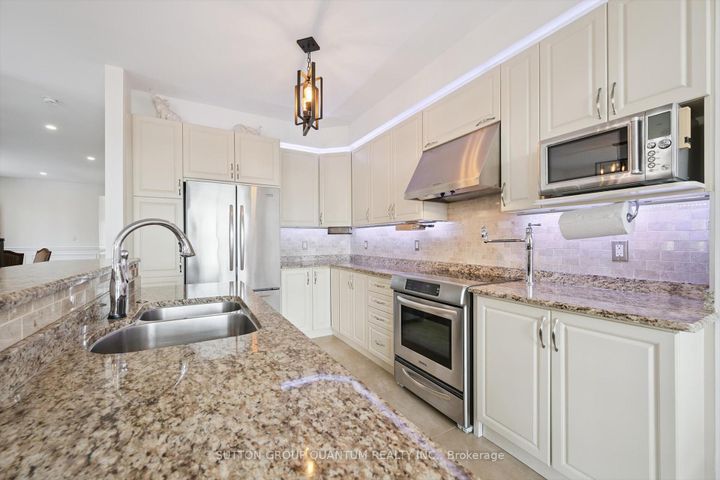 Photo 9 at 68 Westowanis Drive, Clairville, Toronto