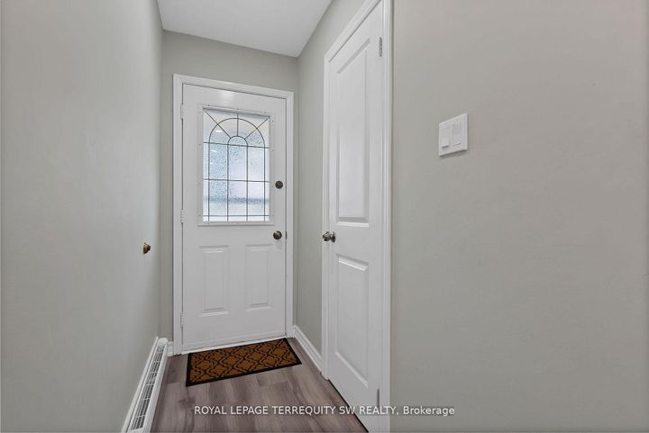 Photo 3 at 158 Woody Vine Way, Bayview Village, Toronto