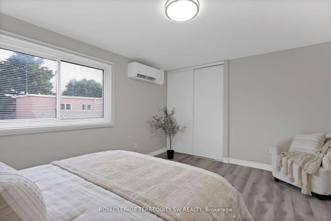 Photo 16 at 158 Woody Vine Way, Bayview Village, Toronto