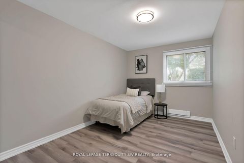 Photo 17 at 158 Woody Vine Way, Bayview Village, Toronto