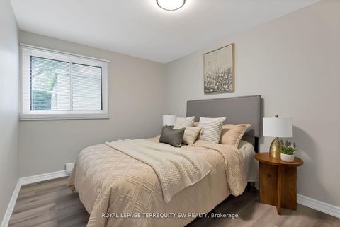 Photo 20 at 158 Woody Vine Way, Bayview Village, Toronto