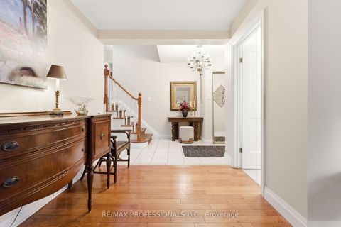 Photo 4 at 21 Ivy Lea Crescent, Queensway, Toronto