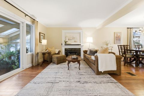 Photo 5 at 21 Ivy Lea Crescent, Queensway, Toronto