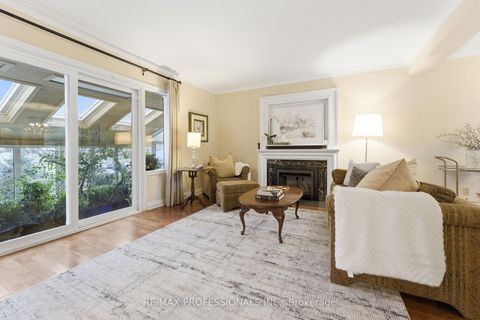 Photo 6 at 21 Ivy Lea Crescent, Queensway, Toronto