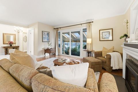 Photo 7 at 21 Ivy Lea Crescent, Queensway, Toronto