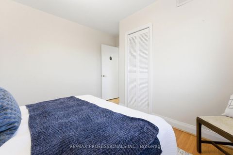 Photo 23 at 21 Ivy Lea Crescent, Queensway, Toronto