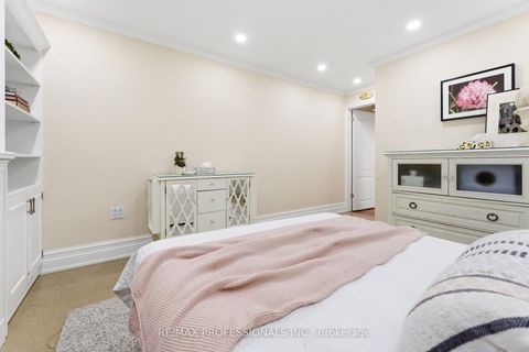 Photo 34 at 21 Ivy Lea Crescent, Queensway, Toronto