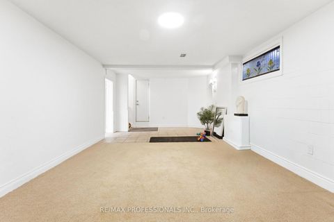 Photo 37 at 21 Ivy Lea Crescent, Queensway, Toronto