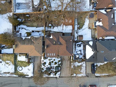 Photo 42 at 21 Ivy Lea Crescent, Queensway, Toronto