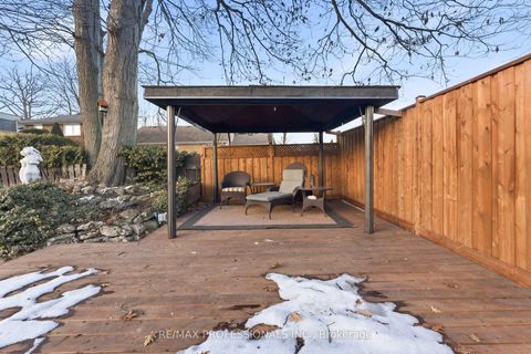 Photo 43 at 21 Ivy Lea Crescent, Queensway, Toronto