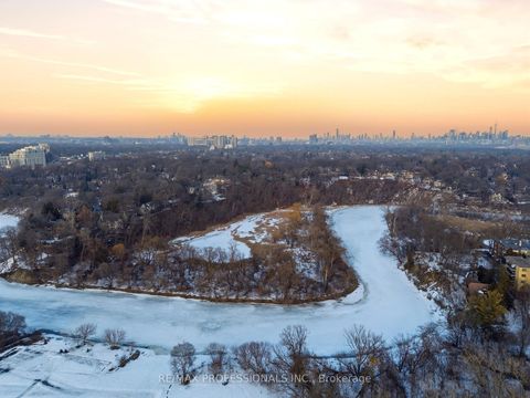 Photo 48 at 21 Ivy Lea Crescent, Queensway, Toronto