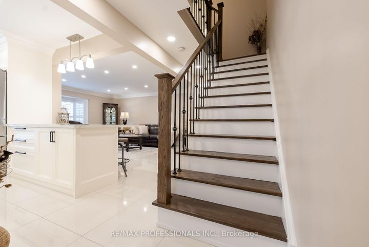 Photo 4 at 99 Desert Sand Drive, Wellington, Brampton