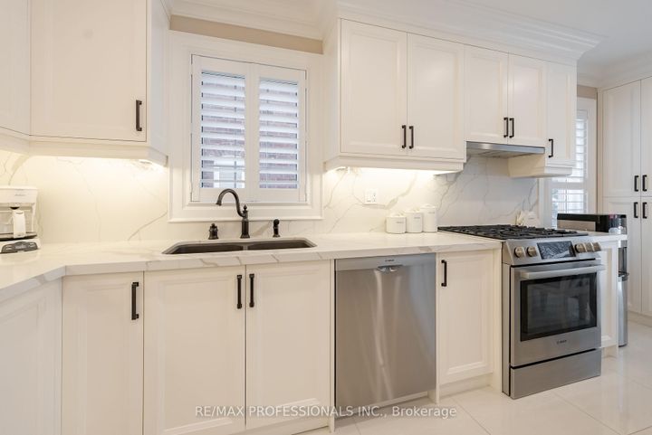 Photo 7 at 99 Desert Sand Drive, Wellington, Brampton