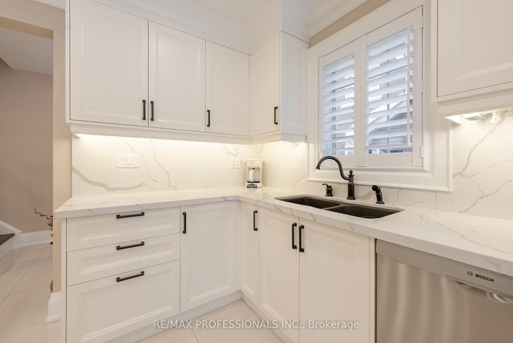 Photo 9 at 99 Desert Sand Drive, Wellington, Brampton