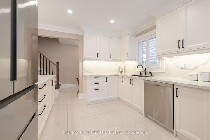 Photo 10 at 99 Desert Sand Drive, Wellington, Brampton