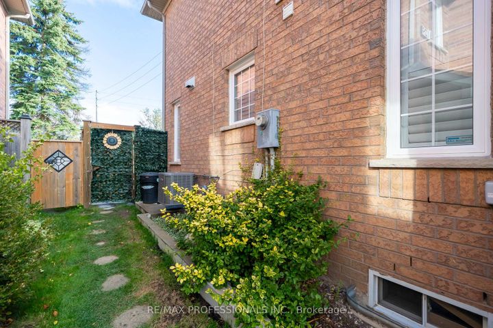 Photo 34 at 99 Desert Sand Drive, Wellington, Brampton