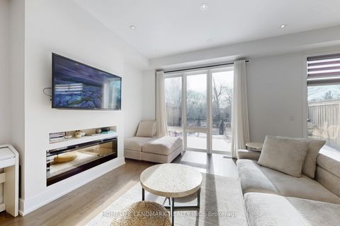 Photo 7 at 22 Crestridge Drive, Patterson, Vaughan