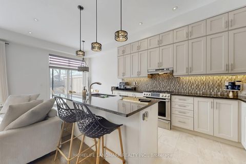 Photo 10 at 22 Crestridge Drive, Patterson, Vaughan