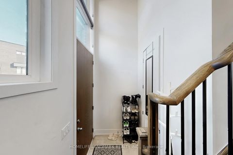 Photo 15 at 22 Crestridge Drive, Patterson, Vaughan