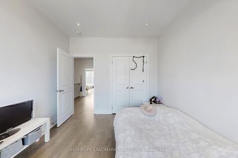 Photo 23 at 22 Crestridge Drive, Patterson, Vaughan