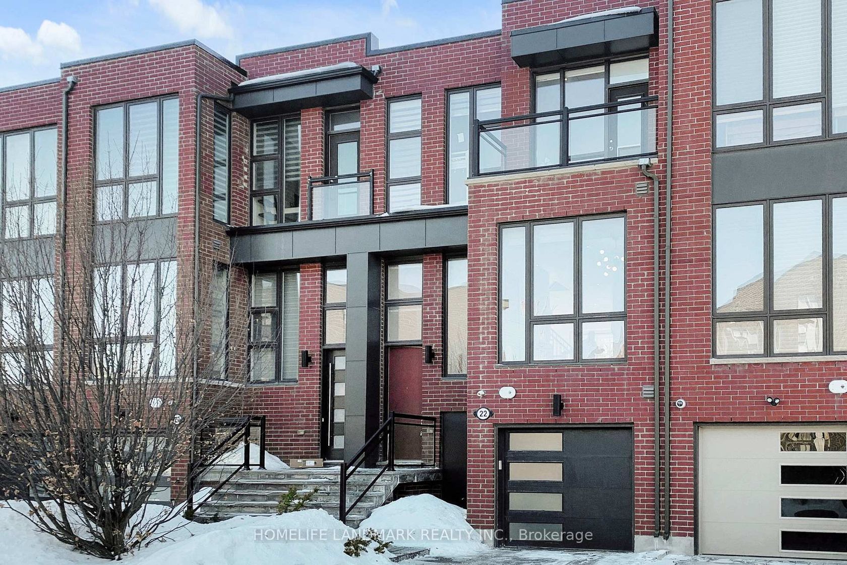 22 Crestridge Drive, Patterson, Vaughan photo number 2