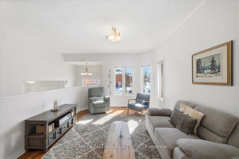 Photo 3 at 28 Headwater Crescent, Oak Ridges Lake Wilcox, Richmond Hill