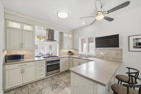 Photo 8 at 28 Headwater Crescent, Oak Ridges Lake Wilcox, Richmond Hill