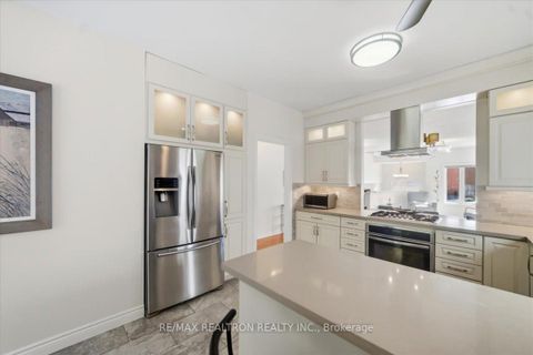 Photo 10 at 28 Headwater Crescent, Oak Ridges Lake Wilcox, Richmond Hill